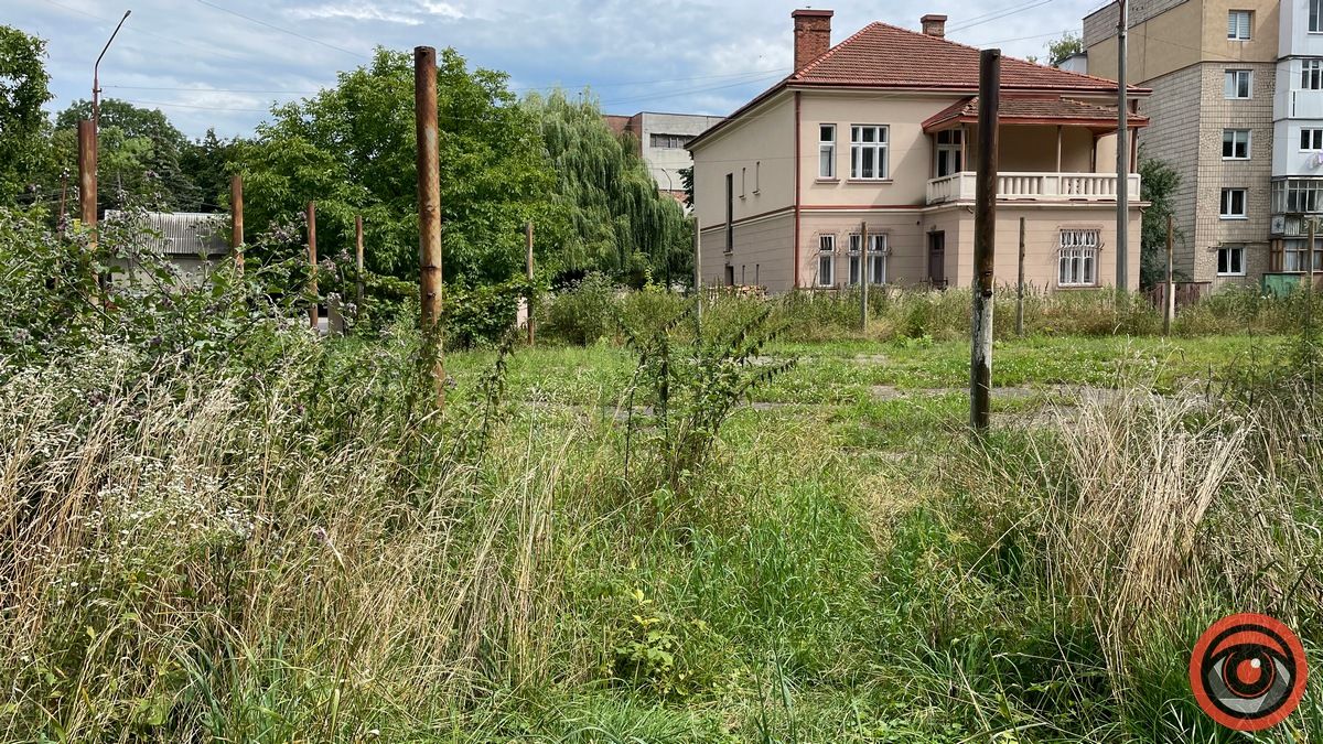 У середмісті Коломиї запланували зробити новий спортмайданчик на місці старого