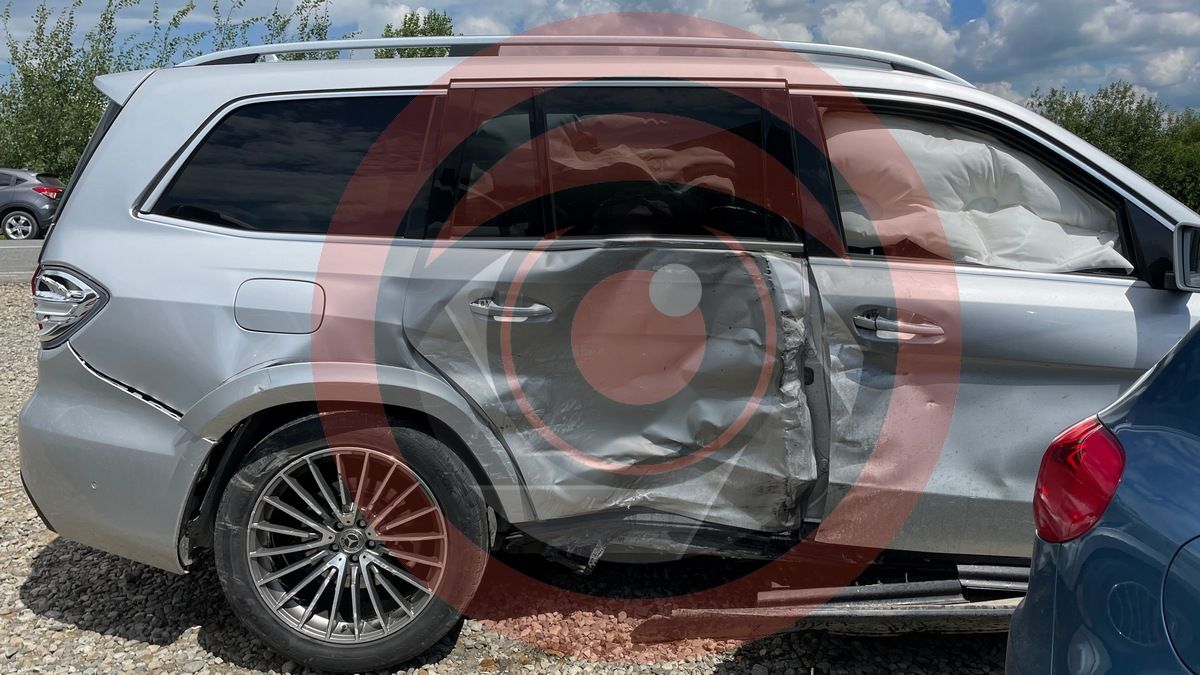 ДТП на об’їзній під Коломиєю: стукнулись "Mercedes" та "SsangYong" 6