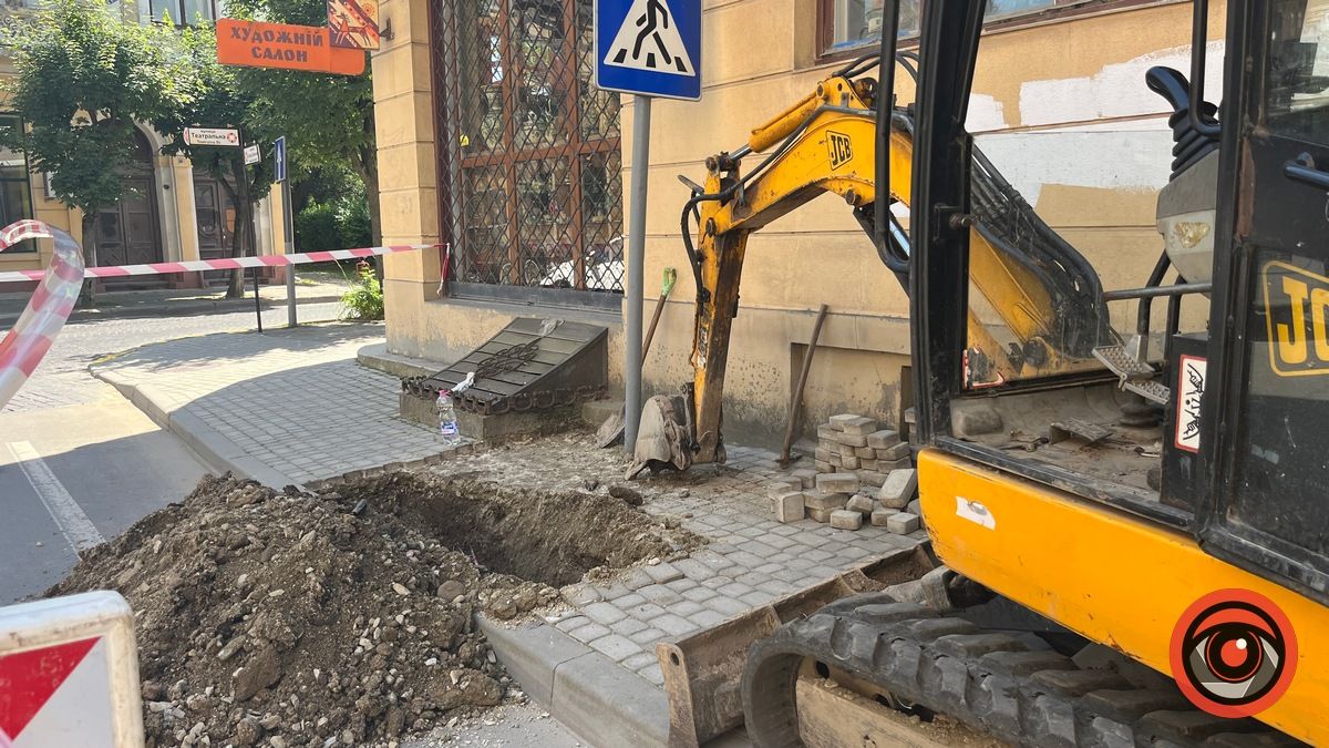 На вулиці Шевченка частково перекрито дорогу та тротуар 1