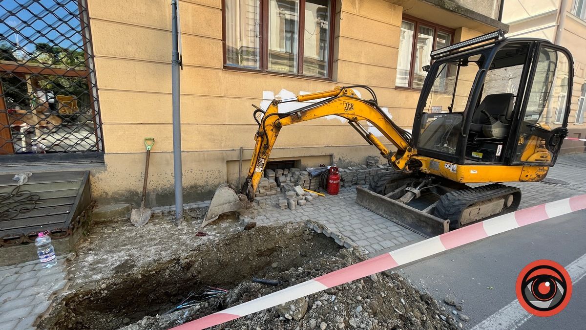 На вулиці Шевченка частково перекрито дорогу та тротуар 2