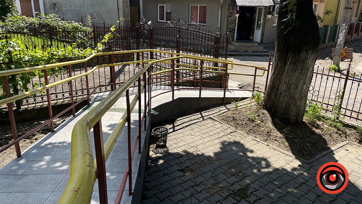 Які умови створені для людей на колісних кріслах в управлінні Пенсійного фонду в Коломиї | ІНКЛЮЗІЯ 4