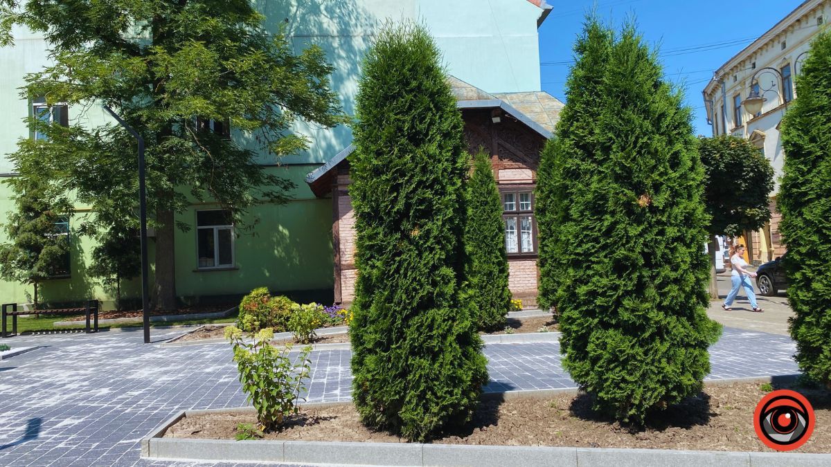 У Коломиї завершилась реконструкція перед пам'ятником борцям за незалежність 2