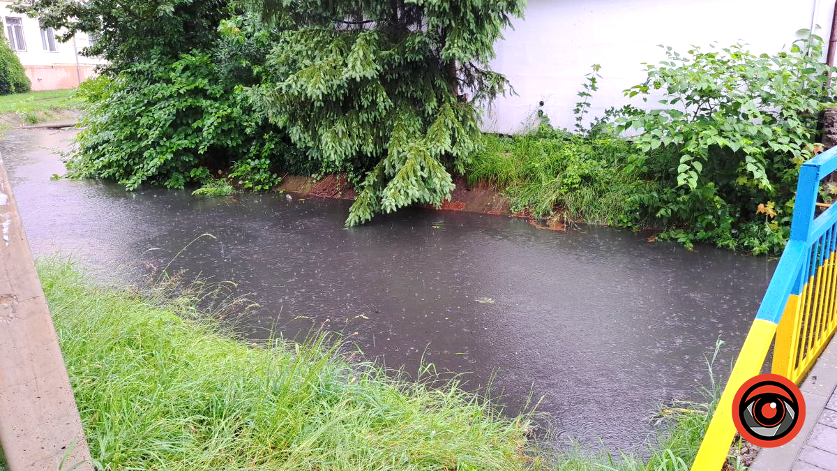 У Коломиї річка Млинівка вийшла з берегів | ВІДЕО 1