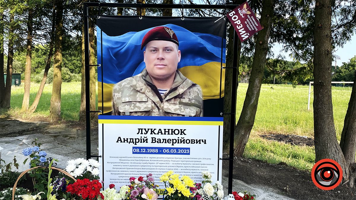 У селі Годи-Добровідка встановили меморіальні стенди загиблим Героям-односельцям 3