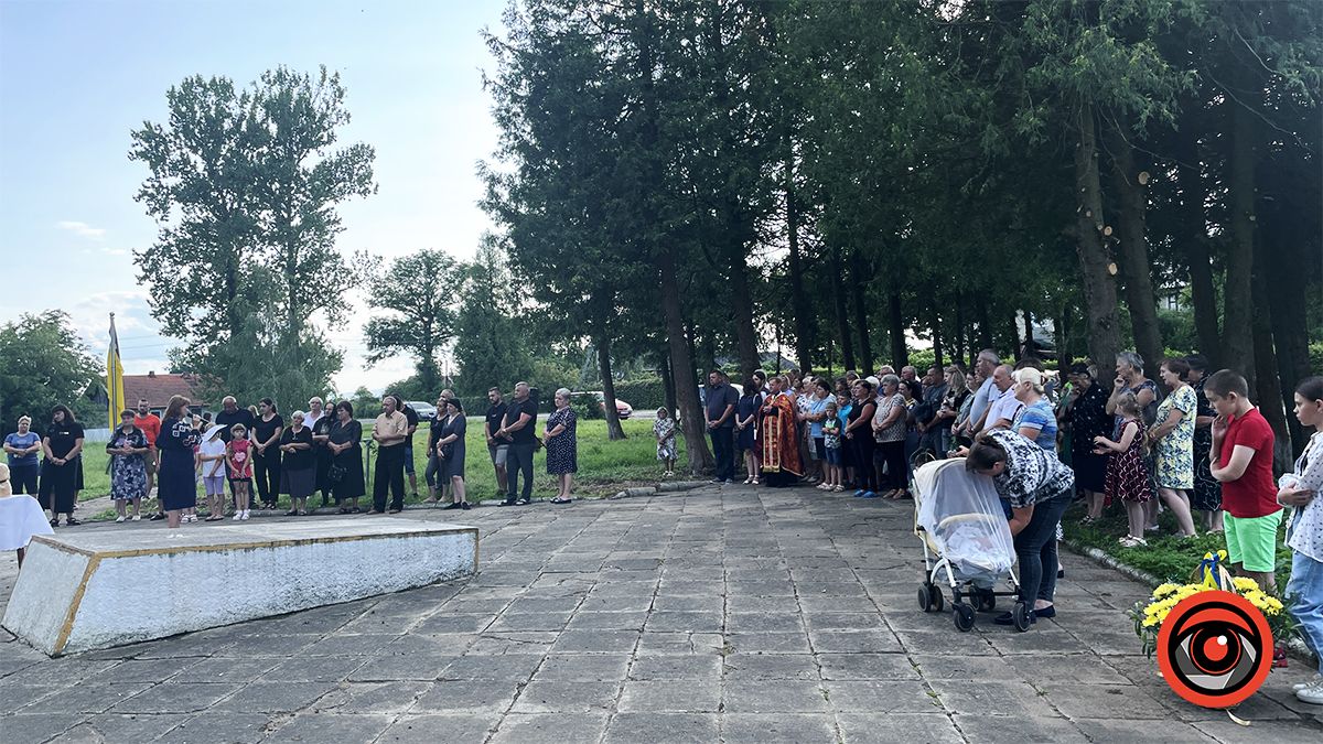 У селі Годи-Добровідка встановили меморіальні стенди загиблим Героям-односельцям 6