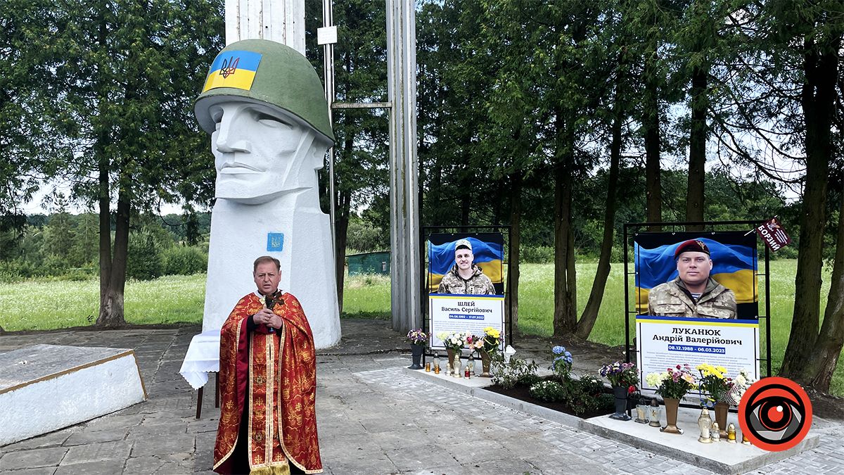 У селі Годи-Добровідка встановили меморіальні стенди загиблим Героям-односельцям 9