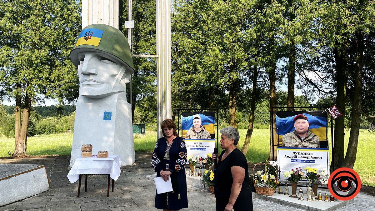 У селі Годи-Добровідка встановили меморіальні стенди загиблим Героям-односельцям 5