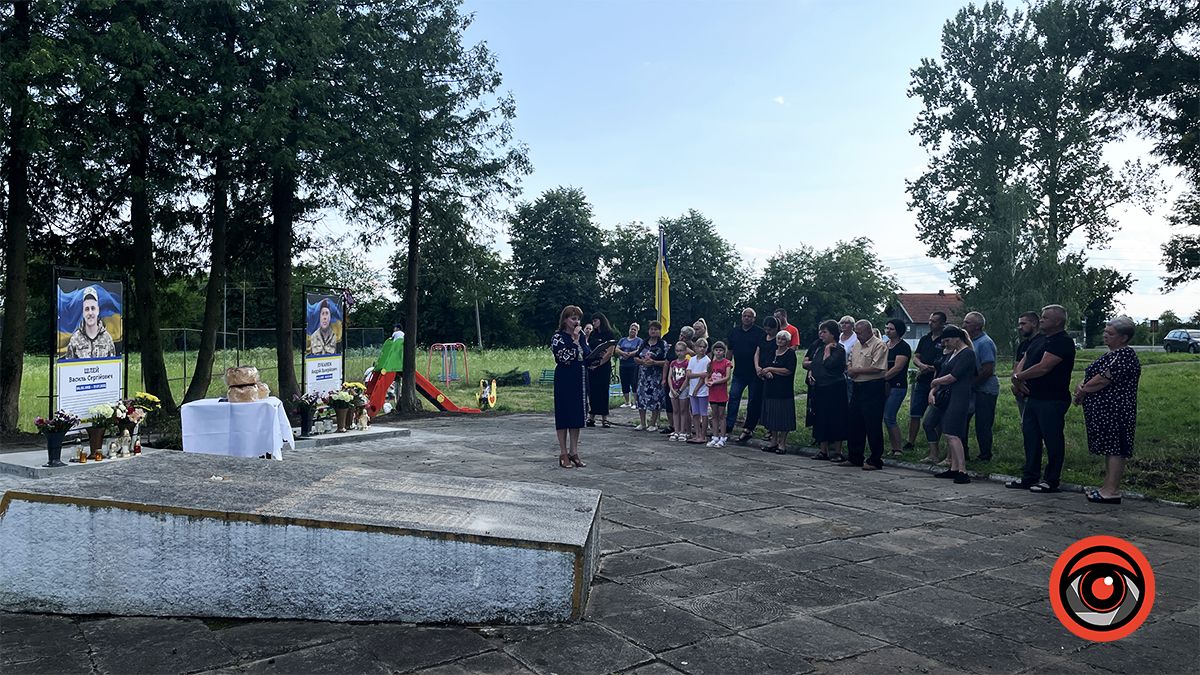 У селі Годи-Добровідка встановили меморіальні стенди загиблим Героям-односельцям 2