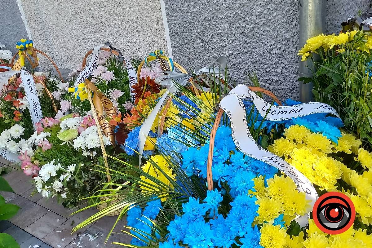 Село Воскресінці попрощалося із загиблим воїном Ростиславом Зяєю 5