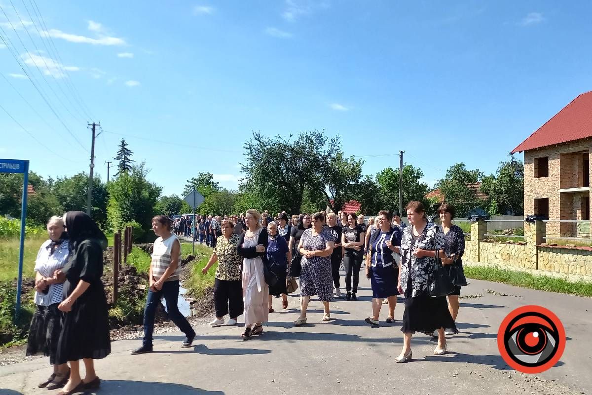 Село Воскресінці попрощалося із загиблим воїном Ростиславом Зяєю 1