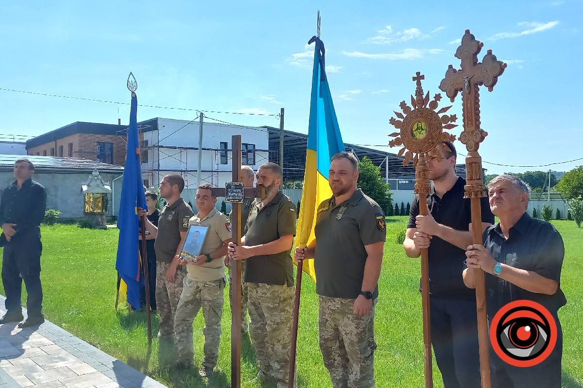Село Воскресінці попрощалося із загиблим воїном Ростиславом Зяєю 2
