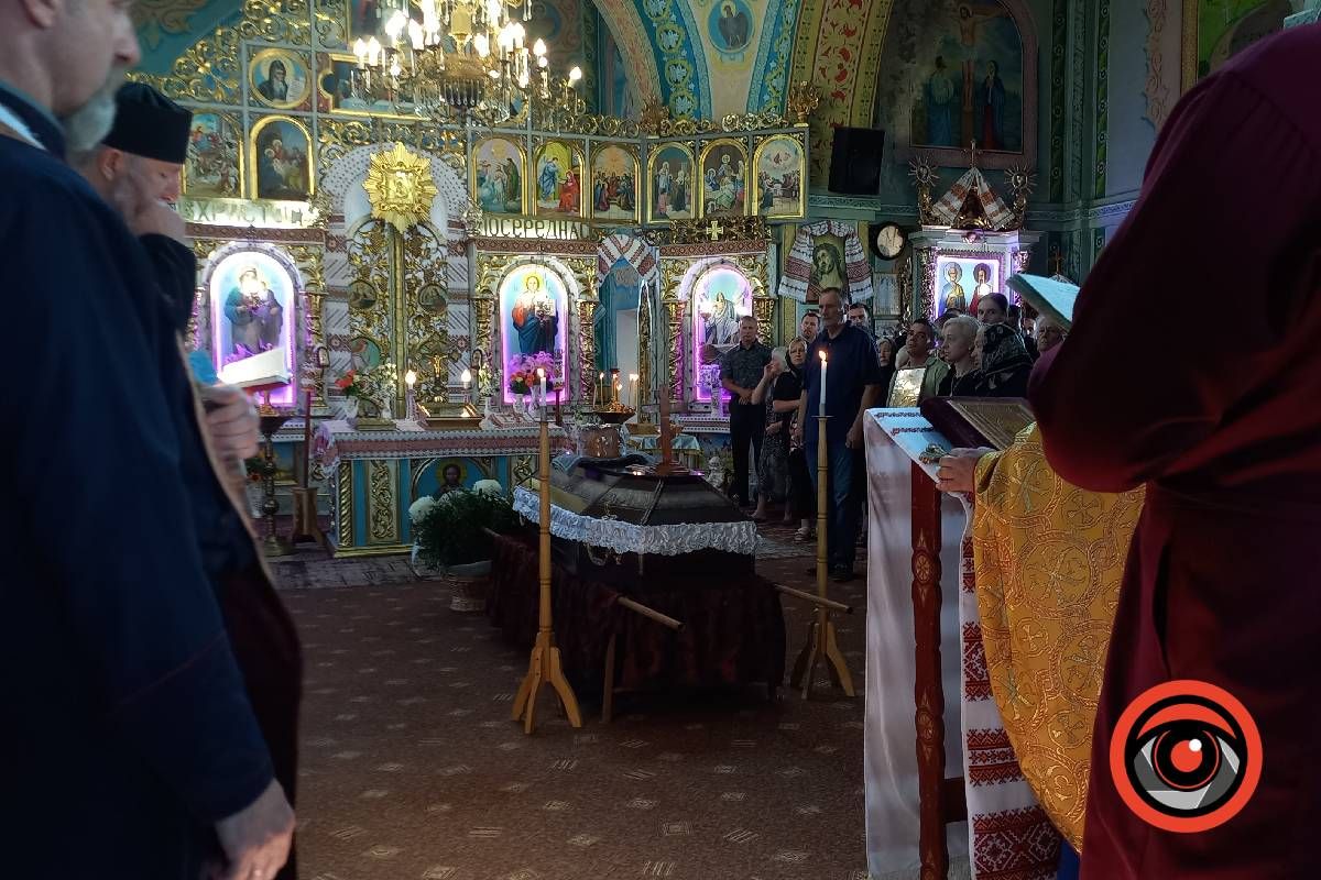 Село Воскресінці попрощалося із загиблим воїном Ростиславом Зяєю 10