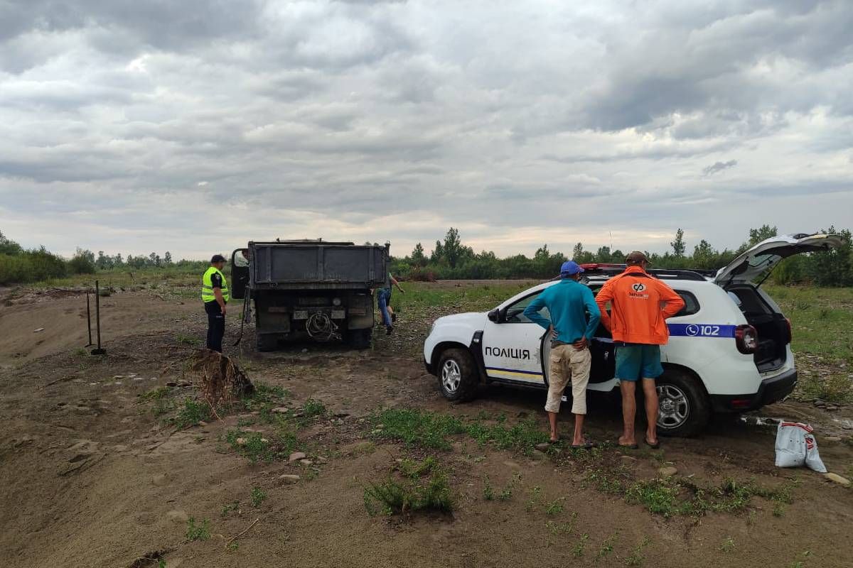На Коломийщині незаконно видобували гравій: триває слідство 2