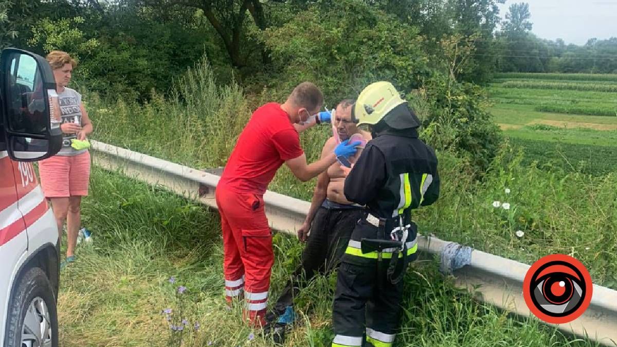 На Коломийщині трактор із гноєм зіткнувся з вантажівкою 2
