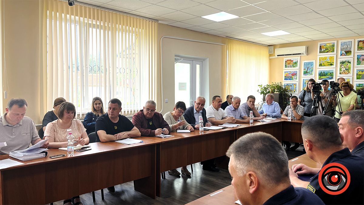 Голова Івано-Франківської ОВА приїхала у Нижній Вербіж: чи проведуть роботи з берегоукріплення та чи виплатять компенсації 5