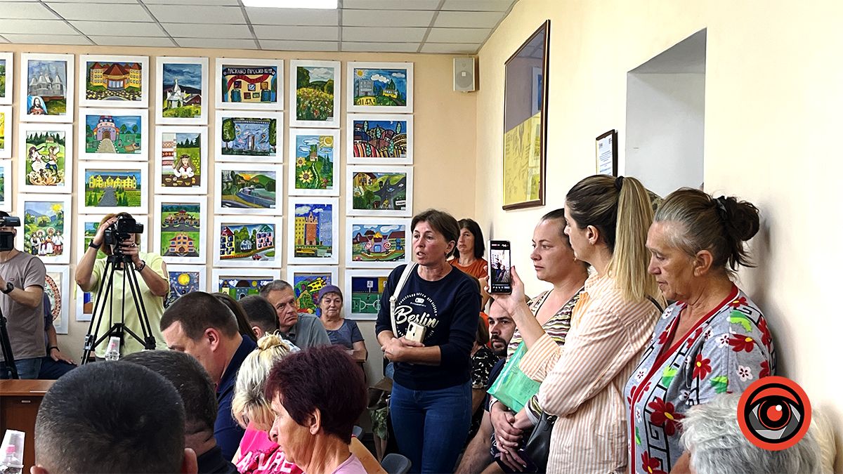 Голова Івано-Франківської ОВА приїхала у Нижній Вербіж: чи проведуть роботи з берегоукріплення та чи виплатять компенсації 6