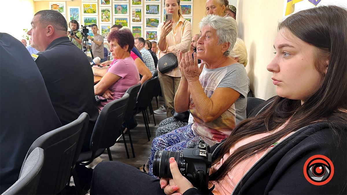 Голова Івано-Франківської ОВА приїхала у Нижній Вербіж: чи проведуть роботи з берегоукріплення та чи виплатять компенсації 7