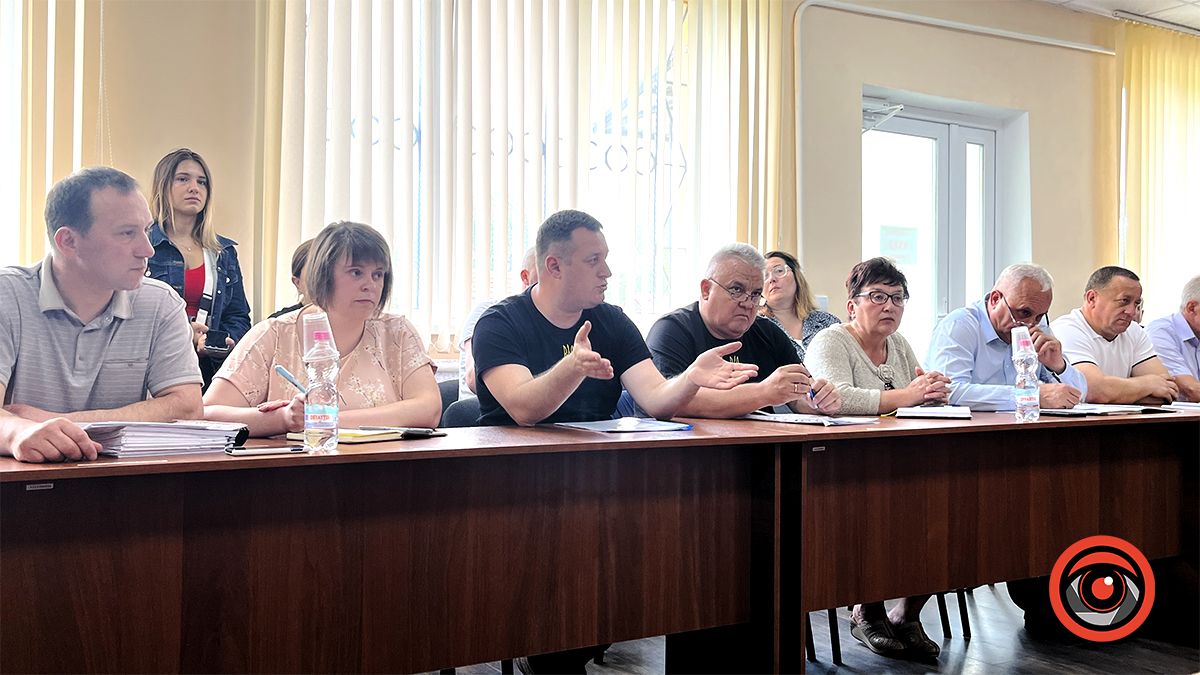 Голова Івано-Франківської ОВА приїхала у Нижній Вербіж: чи проведуть роботи з берегоукріплення та чи виплатять компенсації 3