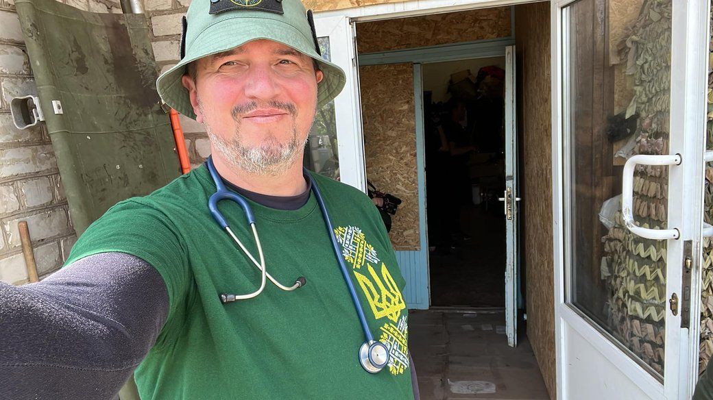 "Рятувати Героїв - це неймовірна честь", — військовий лікар з Коломиї Олег Токарчук 1