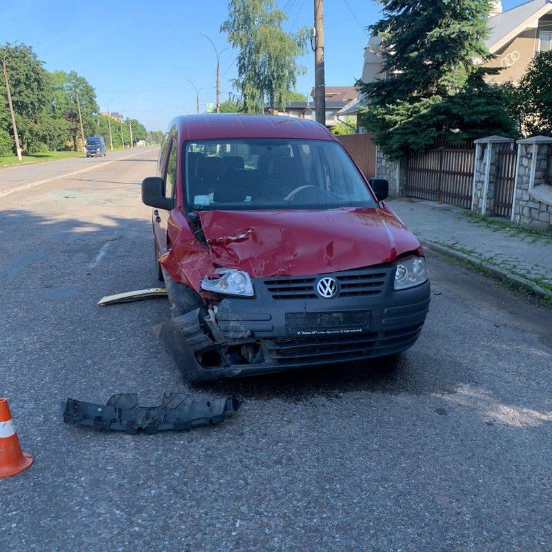 Ранкова ДТП у Коломиї: зіткнулись два авто 1