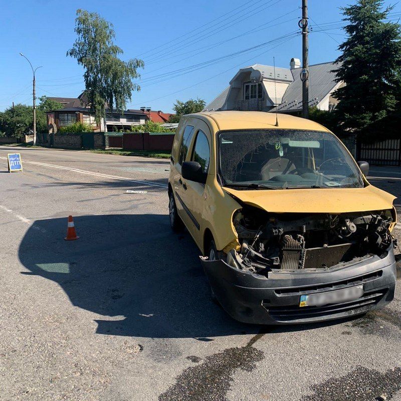 Ранкова ДТП у Коломиї: зіткнулись два авто 2