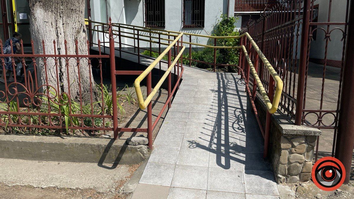 Які умови створені для людей на колісних кріслах в управлінні Пенсійного фонду в Коломиї | ІНКЛЮЗІЯ 1