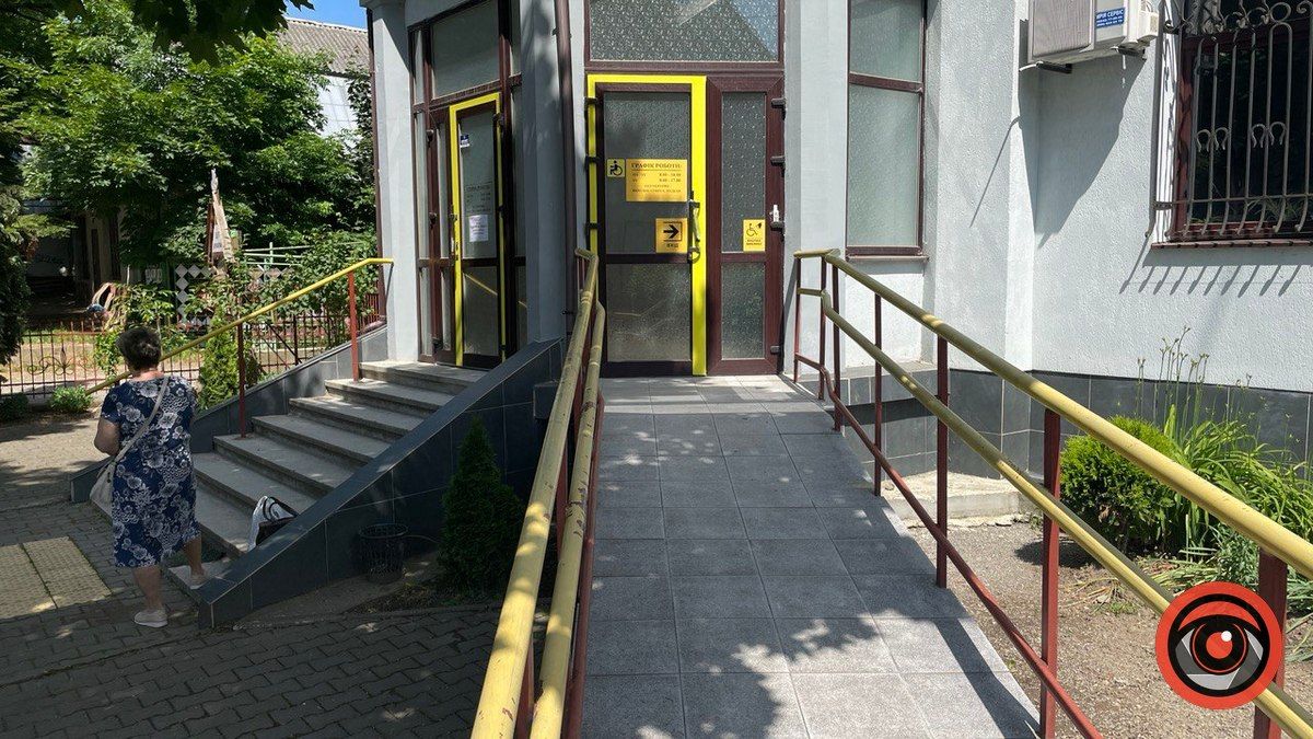 Які умови створені для людей на колісних кріслах в управлінні Пенсійного фонду в Коломиї | ІНКЛЮЗІЯ 2