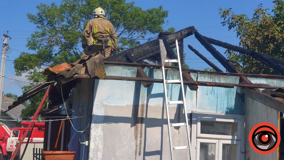 На Коломийщині горіла крівля житлового будинку 1