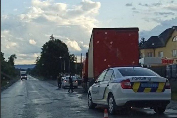 Грався з м'ячем: у Нижньому Вербіжі вантажівка збила хлопчика 1