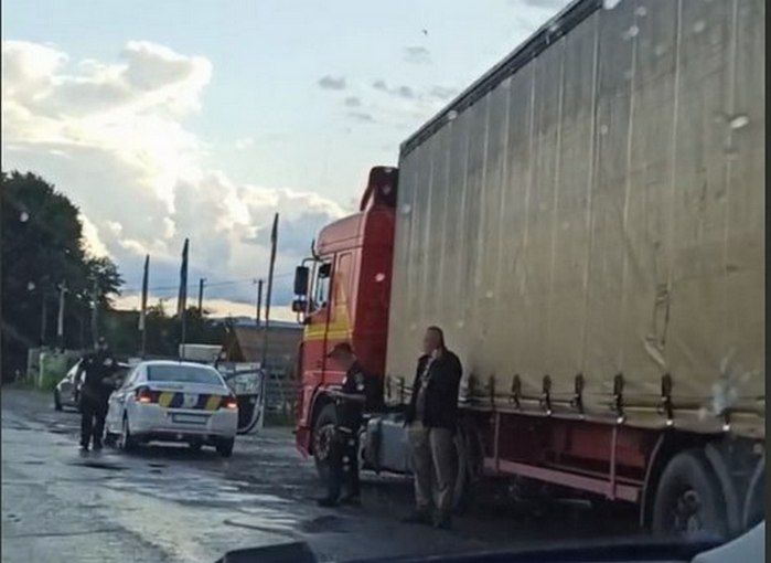 Грався з м'ячем: у Нижньому Вербіжі вантажівка збила хлопчика 2