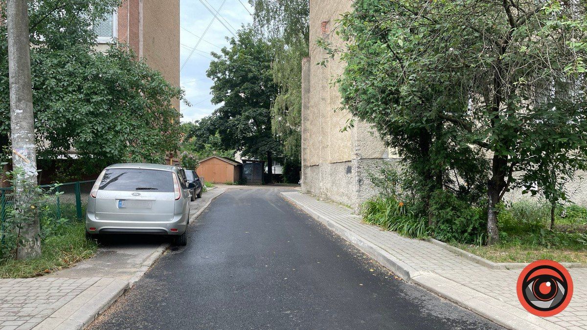 По вул. Січових Стрільців заасфальтували майже всі проїзди до будинків 2