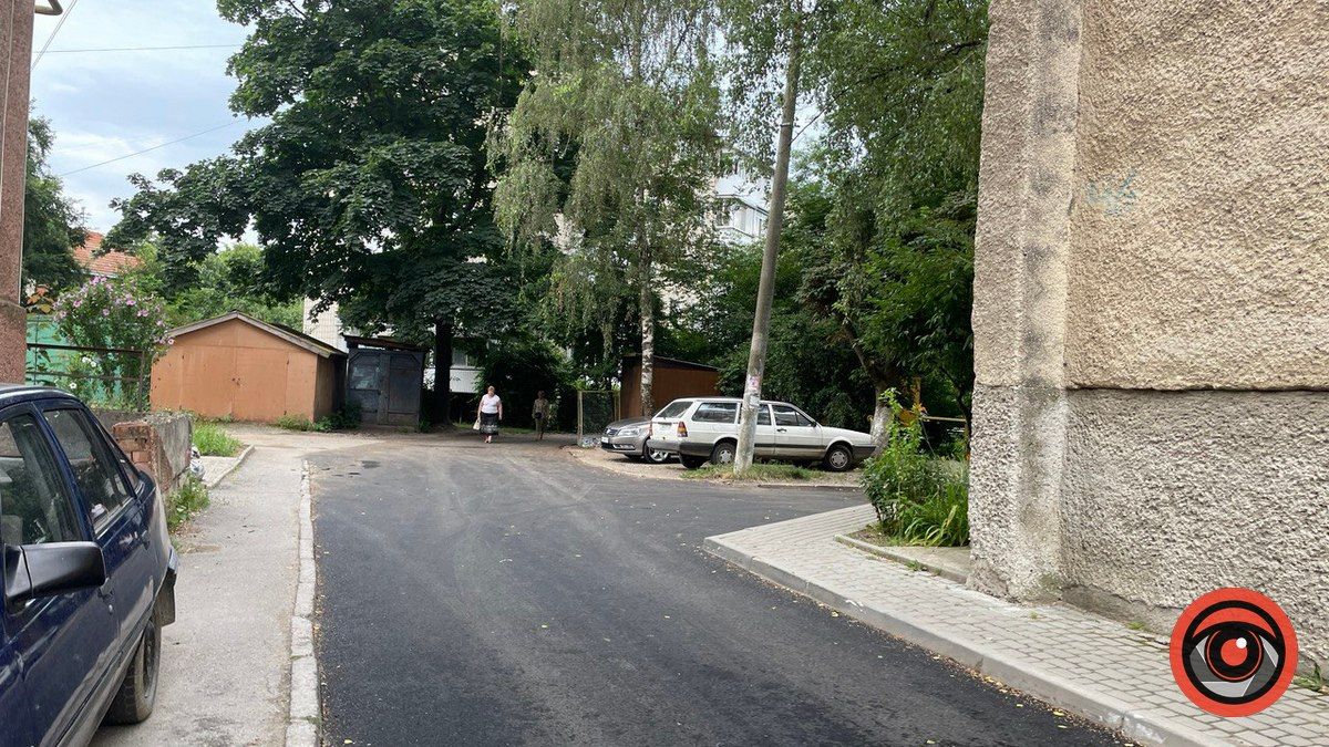 По вул. Січових Стрільців заасфальтували майже всі проїзди до будинків 3