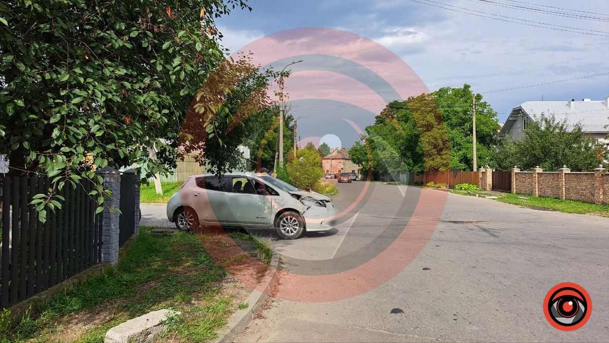 У Коломиї таксі зіткнулося з вантажівкою 1