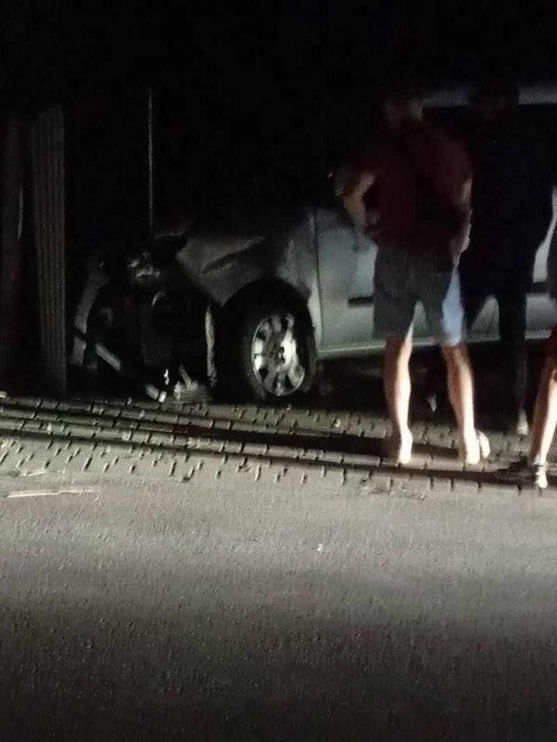 У Коломиї авто заїхало в паркан приватної оселі 1