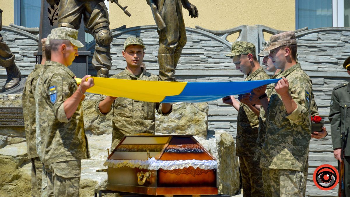 Коломия попрощалася з Героєм Дмитром Кіземою 11