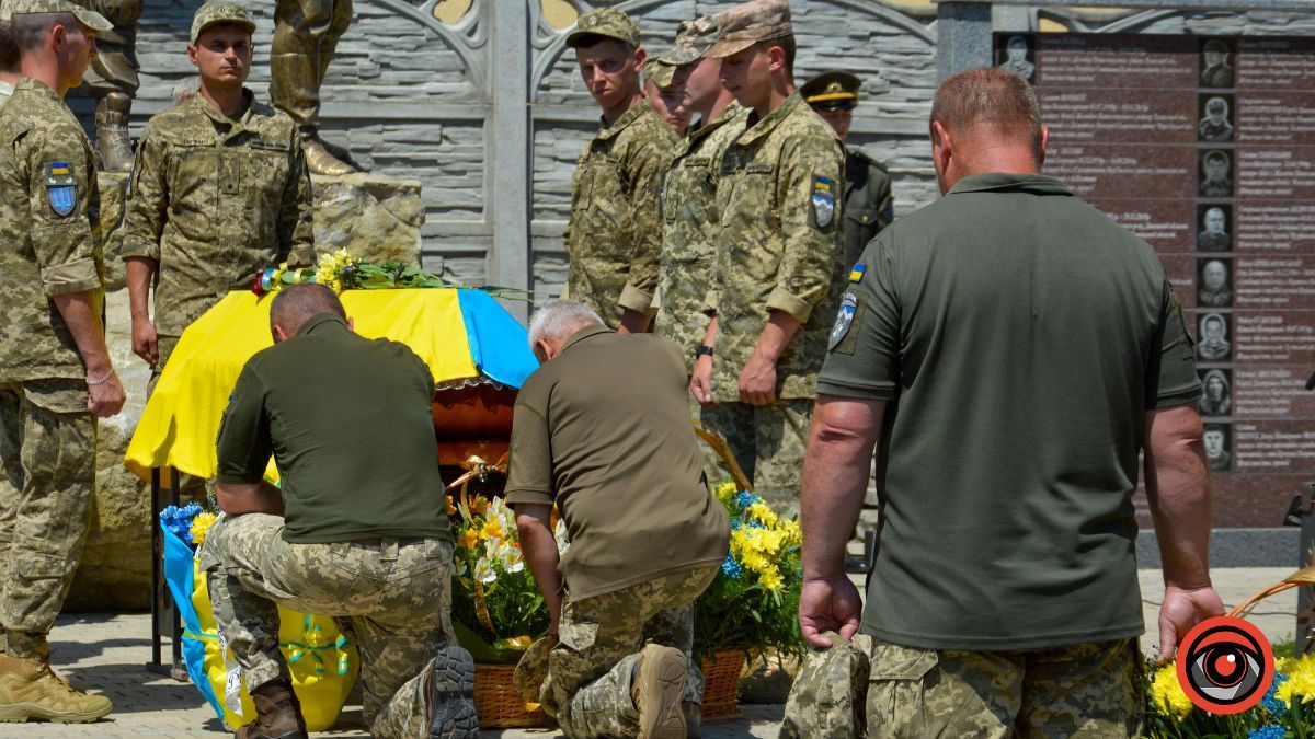 Коломия попрощалася з Героєм Дмитром Кіземою 15