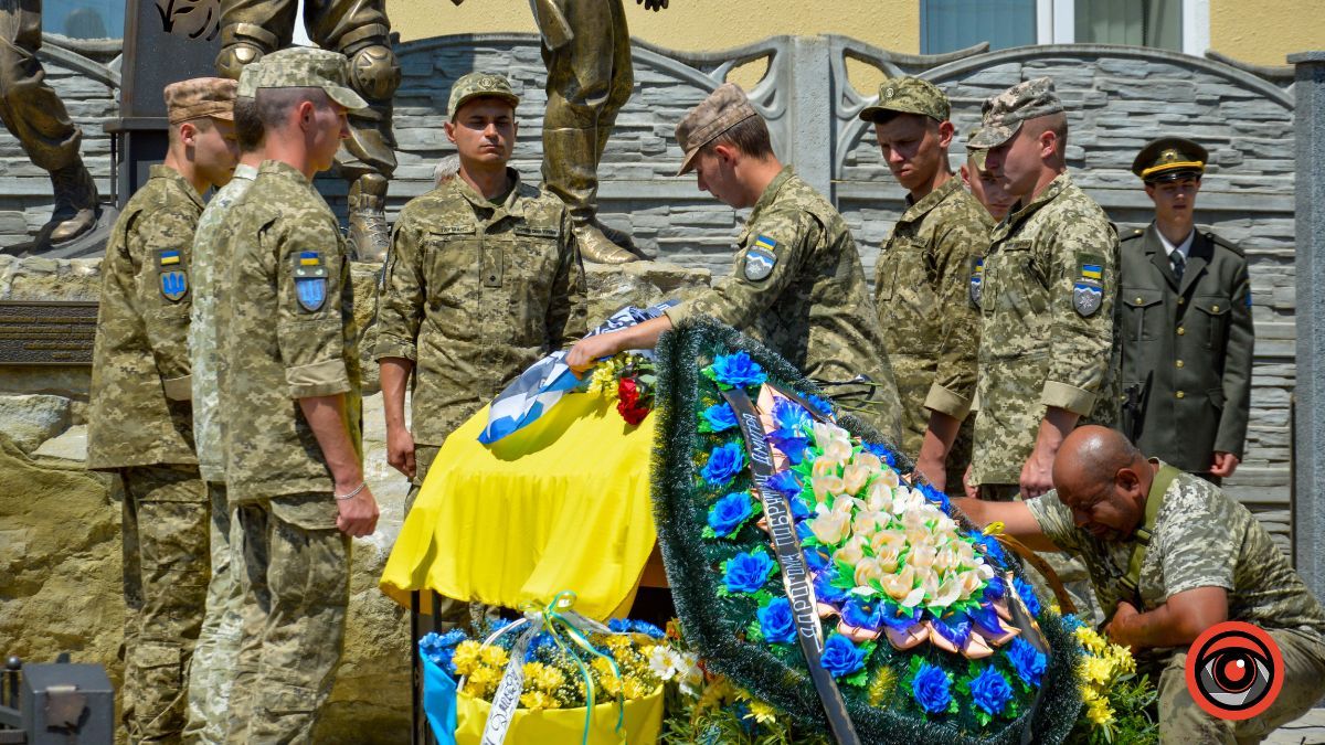 Коломия попрощалася з Героєм Дмитром Кіземою 16