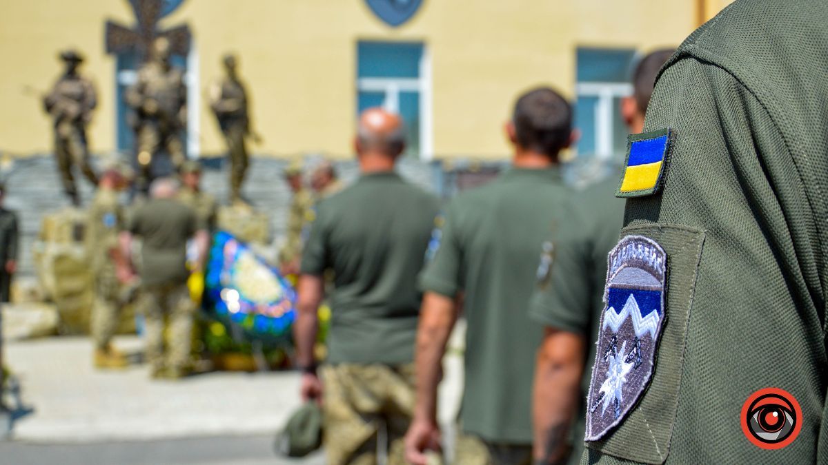 Коломия попрощалася з Героєм Дмитром Кіземою 17