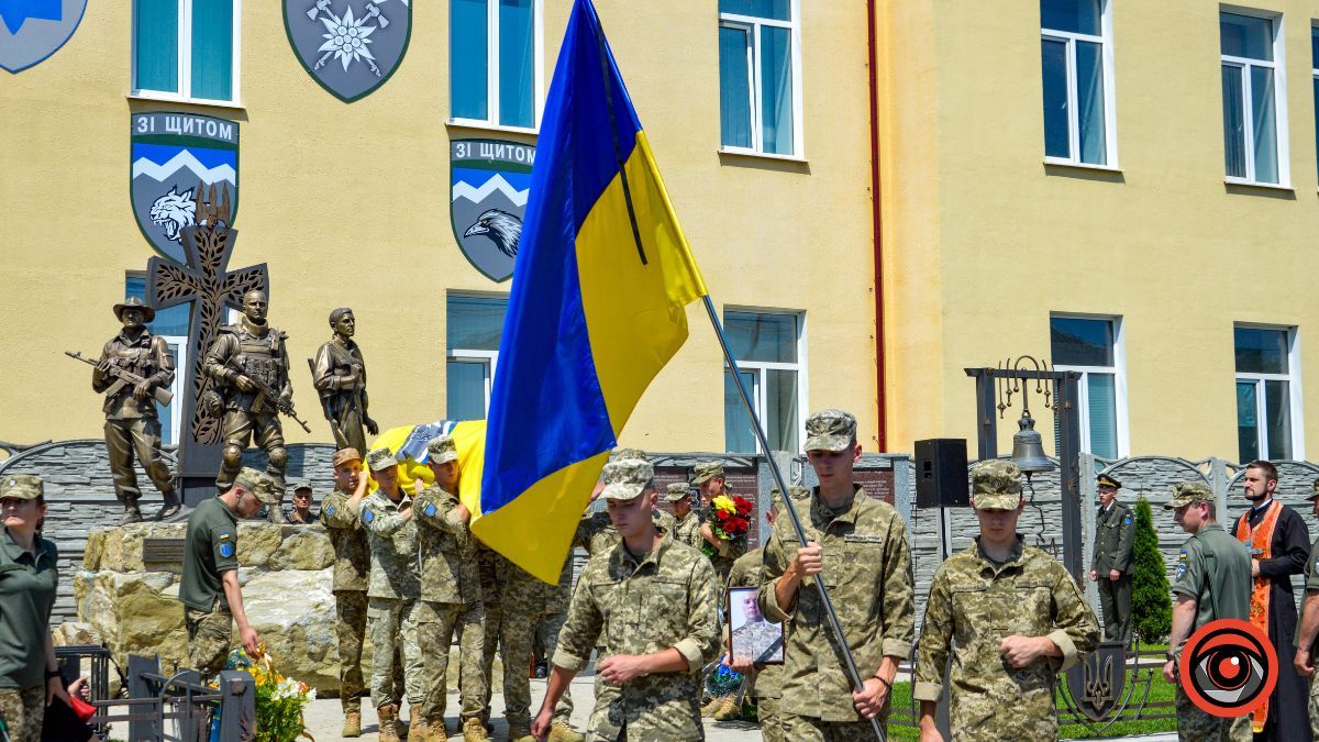 Коломия попрощалася з Героєм Дмитром Кіземою 18