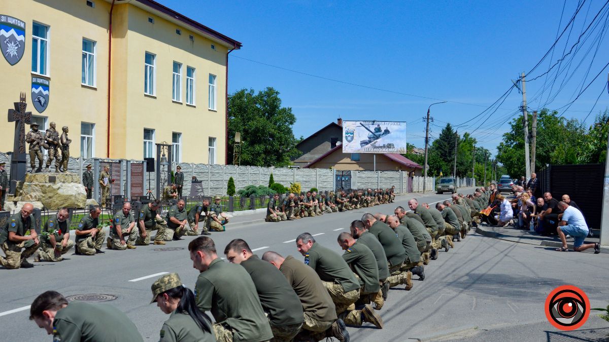 Коломия попрощалася з Героєм Дмитром Кіземою 3
