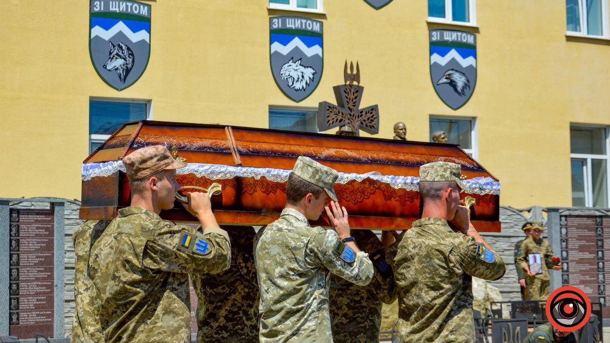 Коломия попрощалася з Героєм Дмитром Кіземою 8