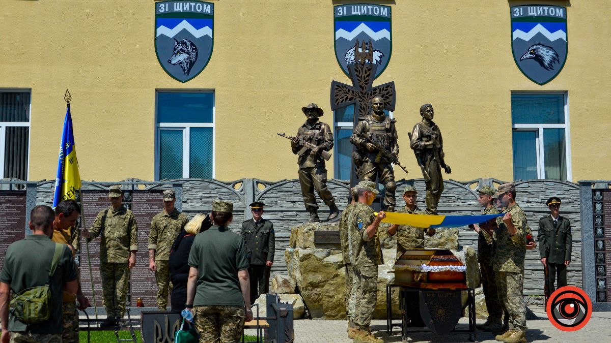 Коломия попрощалася з Героєм Дмитром Кіземою 9