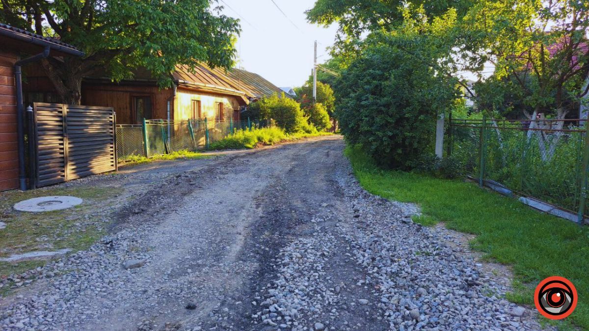 На вулиці Войнаровського в Коломиї защебенили дорогу, але є "але" 1
