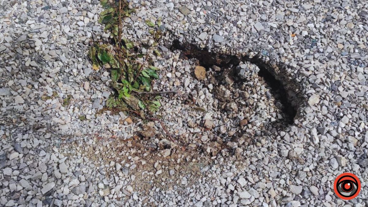 На вулиці Войнаровського в Коломиї защебенили дорогу, але є "але" 3