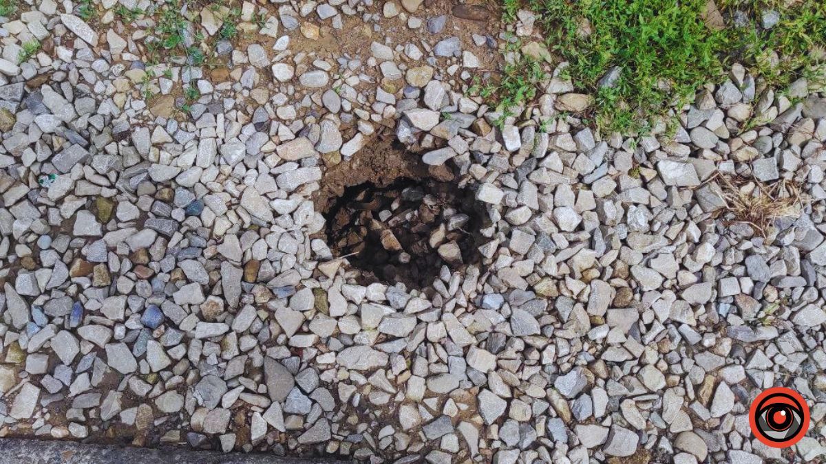 На вулиці Войнаровського в Коломиї защебенили дорогу, але є "але" 5