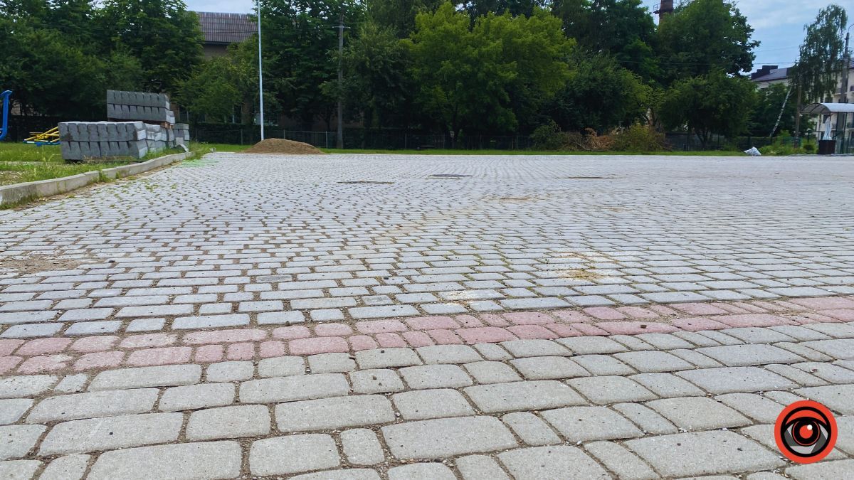 У Коломиї облаштовують територію ліцею №4: скільки це коштує? 3