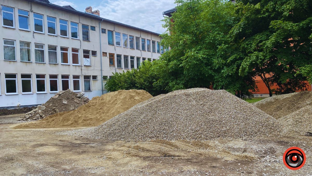 У Коломиї облаштовують територію ліцею №4: скільки це коштує? 5