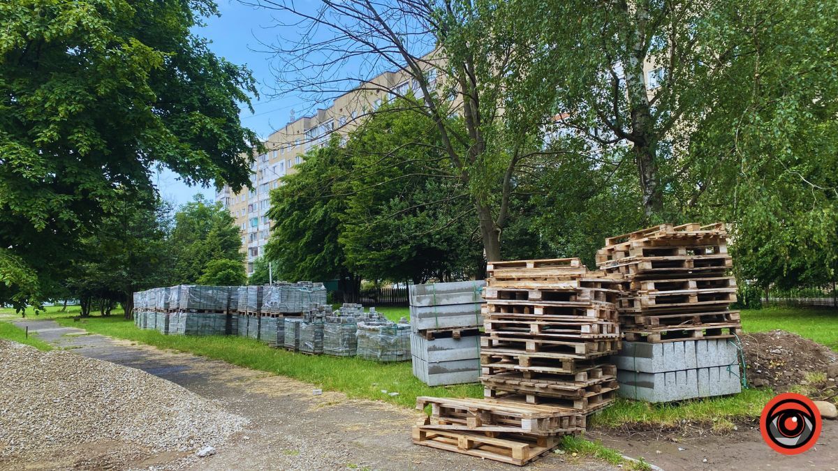 У Коломиї облаштовують територію ліцею №4: скільки це коштує? 6