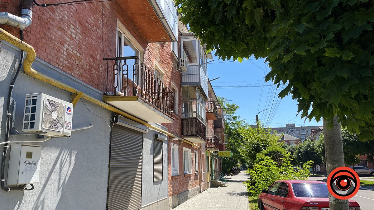 750 метрів вулицею Юрія Шкрумеляка в Коломиї 11