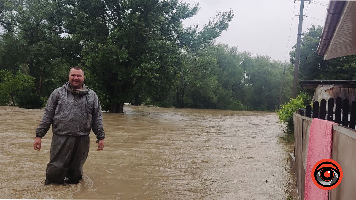 У Сопові через затоплення перекривають дорогу, вода зайшла в оселі 4